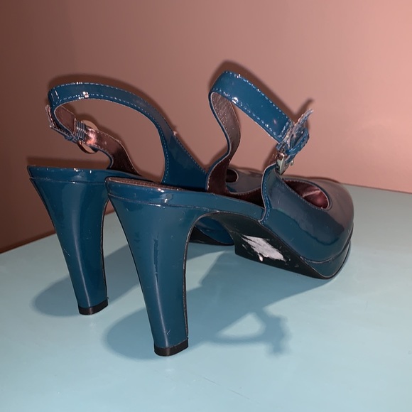 Tahari size 9 teal colored heels. - Picture 3 of 4